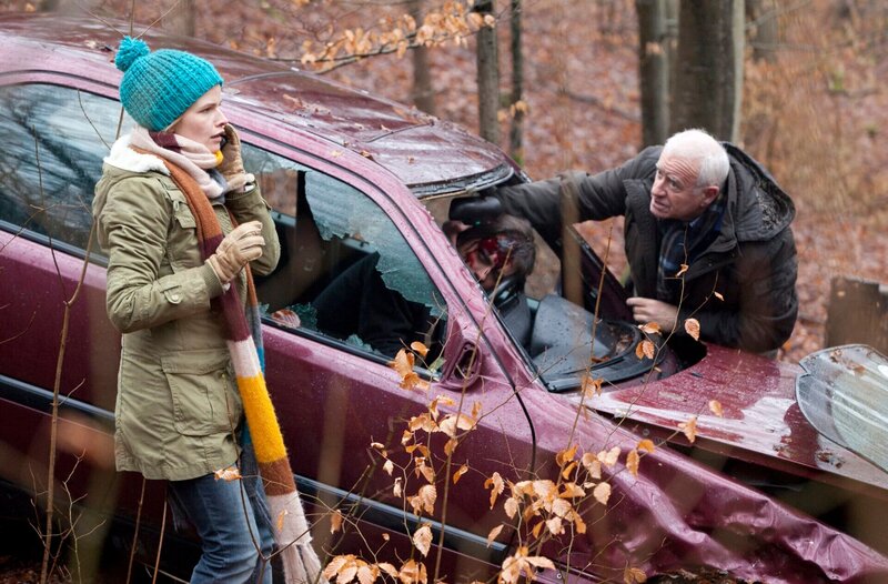 Emily Gans will, dass Urban Fuchs mit seiner Menagerie auszieht. – Bild: ARD/​Sabine Hackenberg