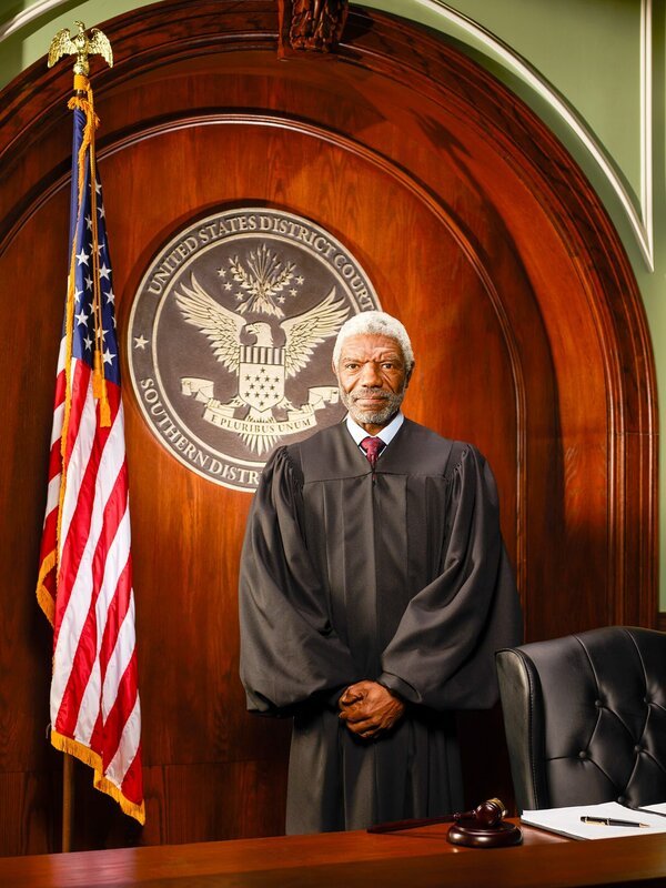 Vondie Curtis-Hall (Richter Nicholas Byrne). – Bild: ORF/​Disney/​ABC/​Craig Sjodin