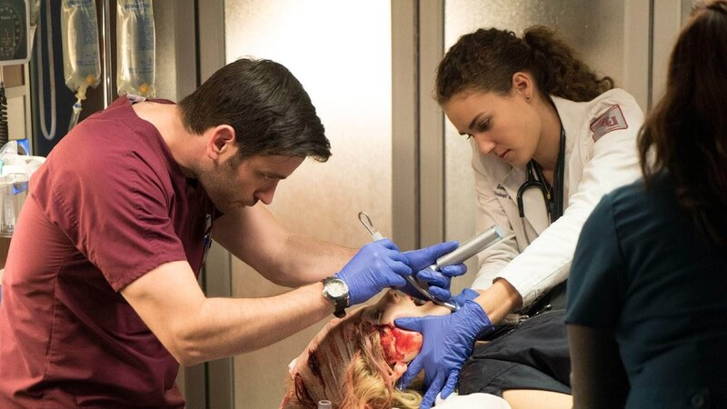 Dr. Connor Rhodes (Colin Donnell), Dr. Sarah Reese (Rachel DiPillo) – Bild: Foto: MG RTL D /​ NBC Universal