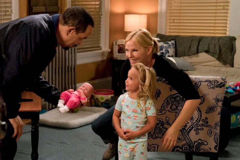 Odafin „Fin“ Tutuola (Ice T), Jesse Rollins (Charlotte & Vivian Cabell, vorne) und Detective Amanda Rollins (Kelli Giddish) – Bild: Mediengruppe RTL