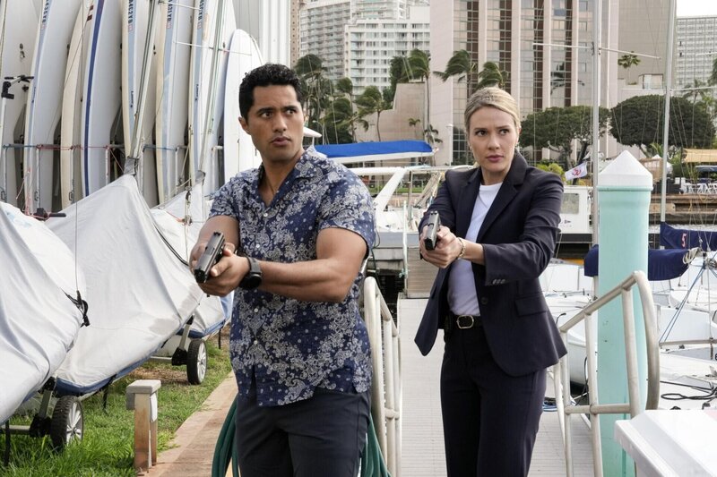 Kai Holman (Alex Tarrant, l.); Kate Whistler (Tori Anderson, r.) – Bild: 2024 CBS Broadcasting Inc. All Rights Reserved. /​ Karen Neal Lizenzbild frei