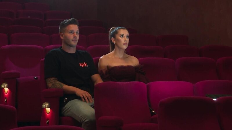 Jake (l.); Rebecca (r.) – Bild: 2020 NINE NETWORK AUSTRALIA