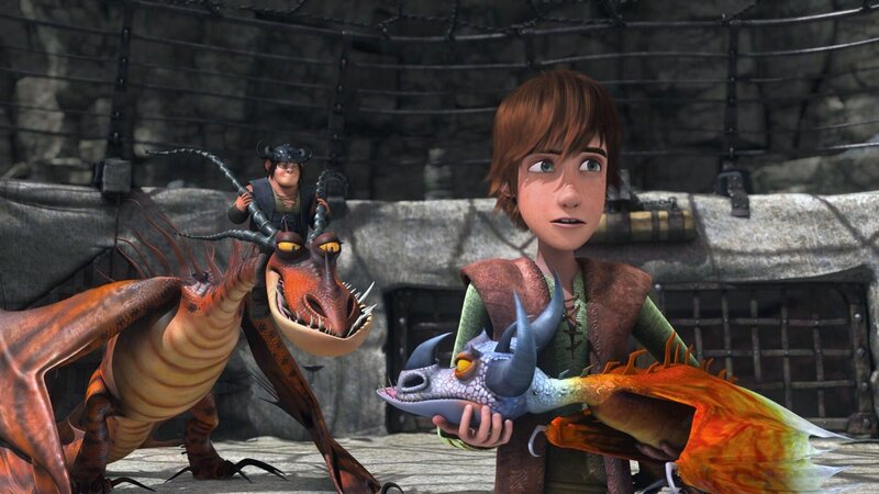 Hicks kümmert sich um das Drachenbaby. Doch da taucht plötzlich dessen Mutter auf. – Bild: SUPER RTL