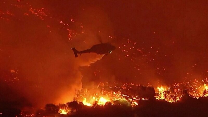 Mehr als 16.000 Häuser wurden vernichtet, darunter auch zahlreiche Villen der Hollywood-Prominenz. – Bild: ORF/​ABC