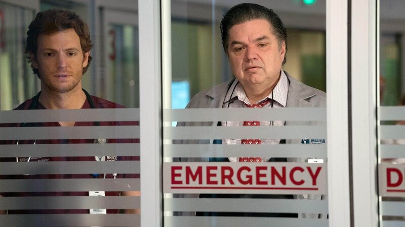 V.l.: Dr. Will Halstead (Nick Gehlfuss), Dr. Daniel Charles (Oliver Platt). Die Verwendung des sendungsbezogenen Materials ist nur mit dem Hinweis und Verlinkung auf TVNOW gestattet. – Bild: VOX /​ NBC Universal
