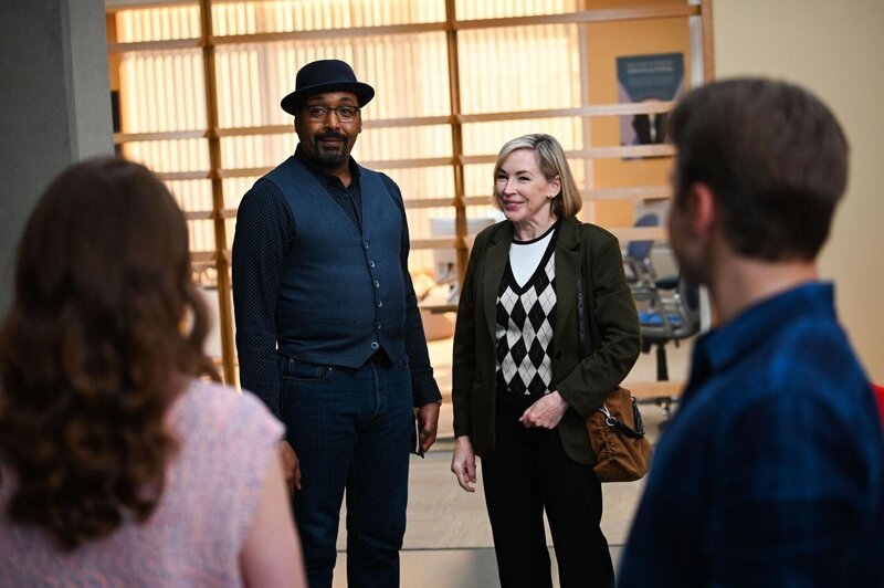 Alec Mercer (Jesse L. Martin, l.); Renee Franklin (Bess Armstrong, r.) – Bild: Universal Television LLC