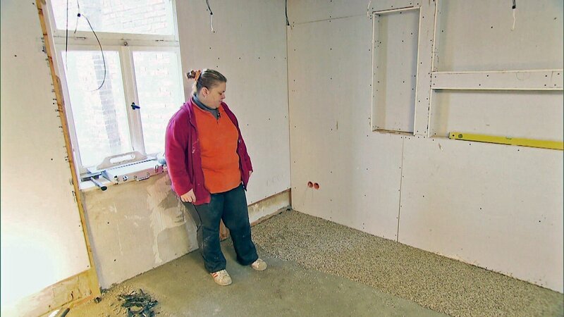 Nach der letzten gescheiterten Beziehung wohnt Michael wieder bei seiner Mutter Ursula (Bild). Das soll sich jetzt ändern, für nur 45.000 Euro kauft er ein Einfamilienhaus. – Bild: RTL II
