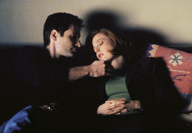 Fox Mulder (David Duchovny, l.); Dana Scully (Gillian Anderson, r.) – Bild: Twentieth Century Fox Film Corporation