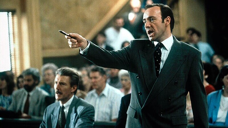 Staatsanwalt Rufus Buckley (Kevin Spacey) Die Verwendung des sendungsbezogenen Materials ist nur mit dem Hinweis und Verlinkung auf RTL+ gestattet. – Bild: RTL / Warner Brothers, a division of Time Warner Entertainment Company, LP. Staatsanwalt Rufus Buckley (Kevin Spacey) Die Verwendung des sendungsbezogenen Materials ist nur mit dem Hinweis und Verlinkung auf RTL+ gestattet. – Bild: RTL / Warner Brothers, a division of Time Warner Entertainment Company, LP.
