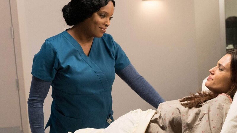 Maggie Lockwood (Marlyne Barrett, l.) und Dr. Natalie Manning (Torrey DeVitto) – Bild: RTL /​ NBC Universal