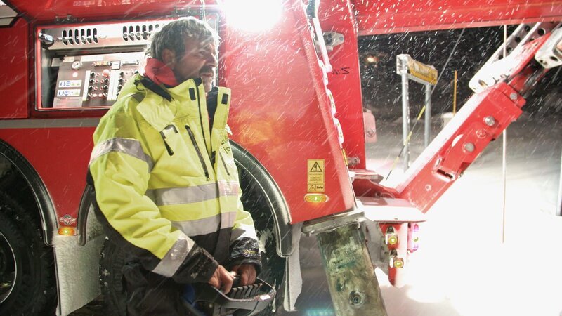 Bjoern makes a rescue plan. – Bild: National Geographic