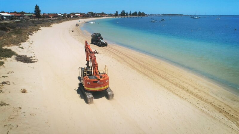 Luke Purdy and his co-workers set out on the Rockingham coast with a heavy-duty excavator. – Bild: DMAX