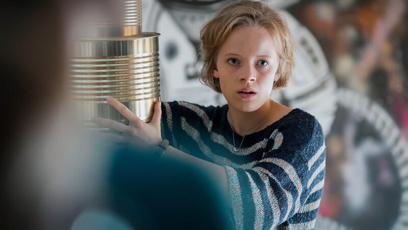 Martha versucht die finale Station des Projekttags zusammenzuhalten. – Bild: MDR/​Saxonia Media