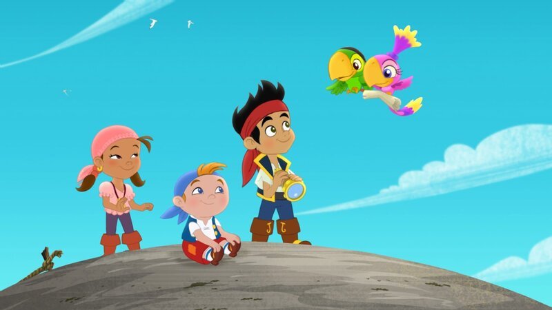 JAKE AND THE NEVER LAND PIRATES – „Birds of a Feather“ – Jake and his crew help Skully’s new bird friend Winger search for the Golden Skybird Treasure and are greeted by a wise old parrot on Skybird Island. Grammy-nominated singer/​songwriter Lisa Loeb guest stars as Winger and Adam West voices the parrot. This episode of Disney Junior’s „Jake and the Never Land Pirates“ airs SATURDAY, MAY 21 (8:30–9:00 a.m. ET/​PT). (DISNEY JUNIOR) IZZY, CUBBY, JAKE, SKULLY, WINGER – Bild: Disney Junior
