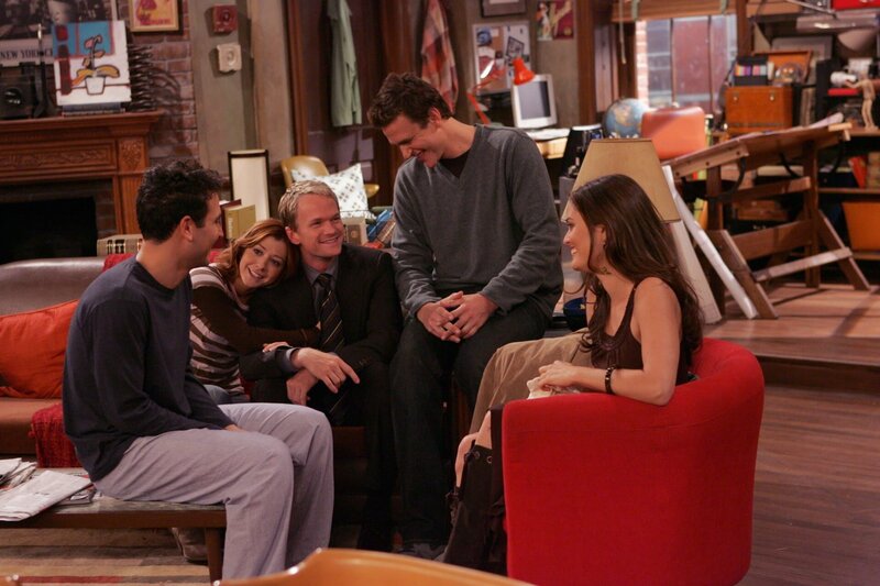 Josh Radnor (Ted Mosby), Alyson Hannigan (Lily Aldrin), Neil Patrick Harris (Barney Stinson), Jason Segel (Marshall Eriksen), Danica McKellar (Trudy). – Bild: 20th Century Fox International Television