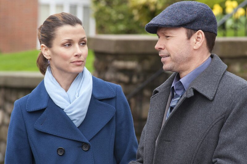 Schwelgen in Erinnerungen an ihre Kindheit: Danny (Donnie Wahlberg, r.) und Erin Reagan-Boyle (Bridget Moynahan, l.) – Bild: 2010 CBS Broadcasting Inc. All Rights Reserved. Lizenzbild frei