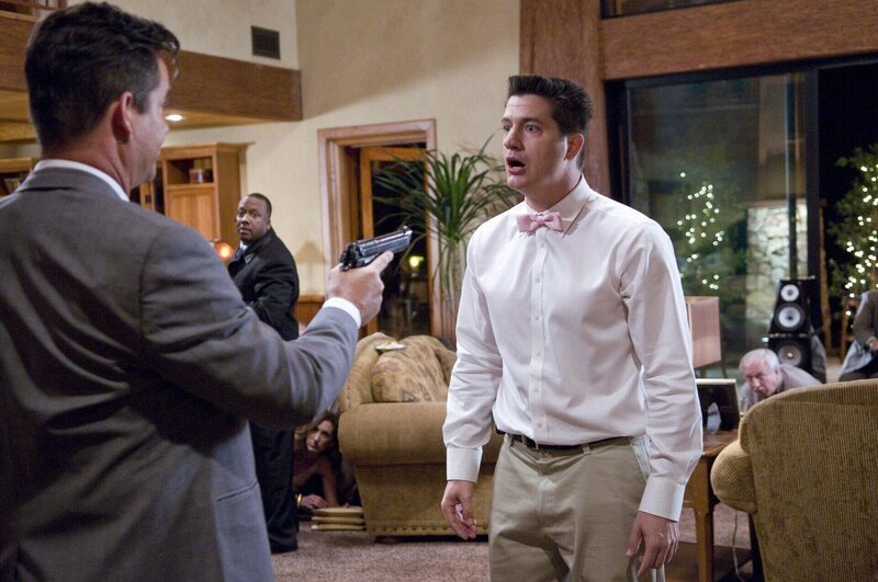 Tony Carolla (Daran Norris, l.); Ron Donald (Ken Marino, r.) – Bild: Starz Entertainment, LLC /​ Colleen E. Hayes