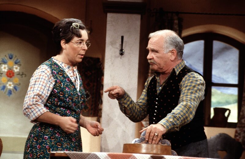 L-R: Kathi (Gerda Steiner), Bertl Wildmoser, Bauer (Peter Steiner) – Bild: S: Heimatkanal (DE)