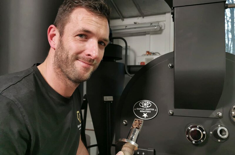Kaffeeröster Heiko Reinholz von Foodies. – Bild: Barbara Petermann /​ BR, HR /​ BR/​HR/​Barbara Petermann