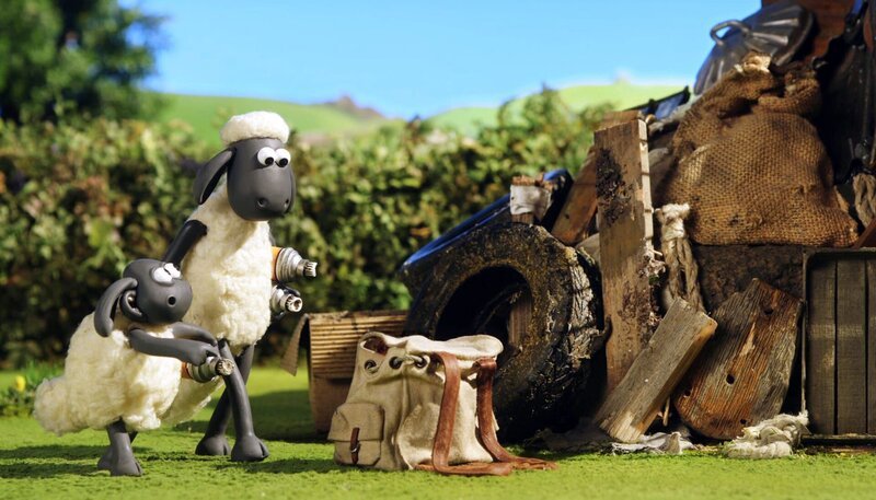 Ein geheimnisvoller Rucksack bringt Farbe ins Leben der Schafe. – Bild: Aardman Animations Ltd./​BR/​WDR