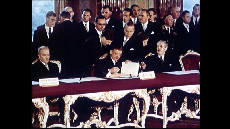 Staatsvertrag Unterzeichnung -Sonderbericht in der Austria Wochenschau. – Bild: ORF/​ORF III