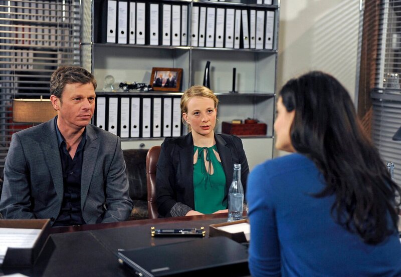 Susann (Elisabeth Lanz, r.) lässt sich von Bente (Nela Schmitz, M.) und Vincent (Stefan Feddersen-Clausen, l.) nicht beirren. Sie geht ihren eigenen Weg. – Bild: ARD/​Nicole Manthey