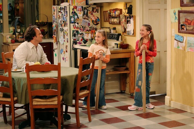 Race“ – Out-of-shape Jim enters a 10K marathon to teach Kyle, who wants to quit basketball, a lesson about not being a quitter -- but he cheats to get first to the finish line -- on „According to Jim,“ TUESDAY, OCTOBER 11 (8:00–8:30 p.m., ET), on the ABC Television Network. (ABC/MICHAEL ANSELL) JIM BELUSHI, BILLI BRUNO, TAYLOR ATELIAN – Bild: Disney / © 2013 The Walt Disney Company Germany Race“ – Out-of-shape Jim enters a 10K marathon to teach Kyle, who wants to quit basketball, a lesson about not being a quitter -- but he cheats to get first to the finish line -- on „According to Jim,“ TUESDAY, OCTOBER 11 (8:00–8:30 p.m., ET), on the ABC Television Network. (ABC/MICHAEL ANSELL) JIM BELUSHI, BILLI BRUNO, TAYLOR ATELIAN – Bild: Disney / © 2013 The Walt Disney Company Germany