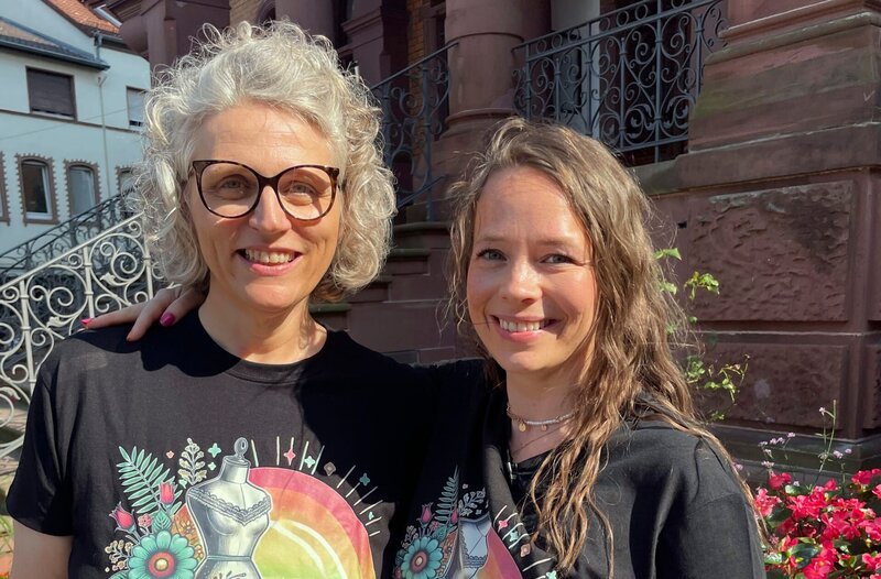 Nähdels Tanja Hahner (re) und Sandra Kanther. – Bild: HR /​ HR/​Pressestelle