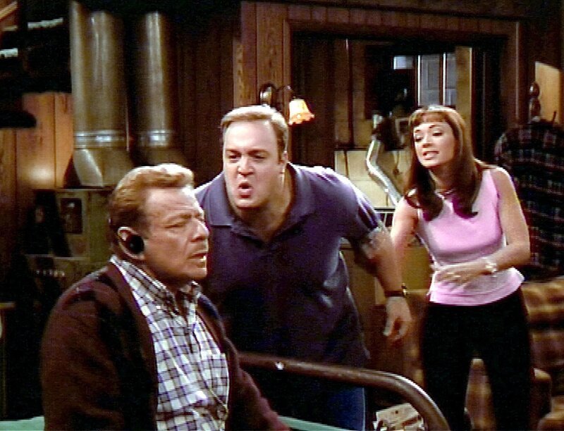 Arthur (Jerry Stiller, li.) geht Carrie  (Leah Remini, re.) und Doug (Kevin James) oft ziemlich auf die Nerven. Jetzt sind sie mal so richtig allein … – Bild: RTL II