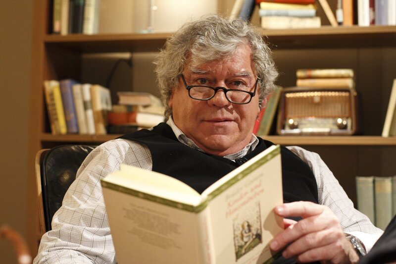 Tilman Spengler führt durch die Literaturgeschichte. – Bild: BR/​Foto Sessner