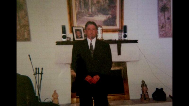 Der Mann steht – Bild: zlw /​ Crime + Investigation /​ A+E Networks