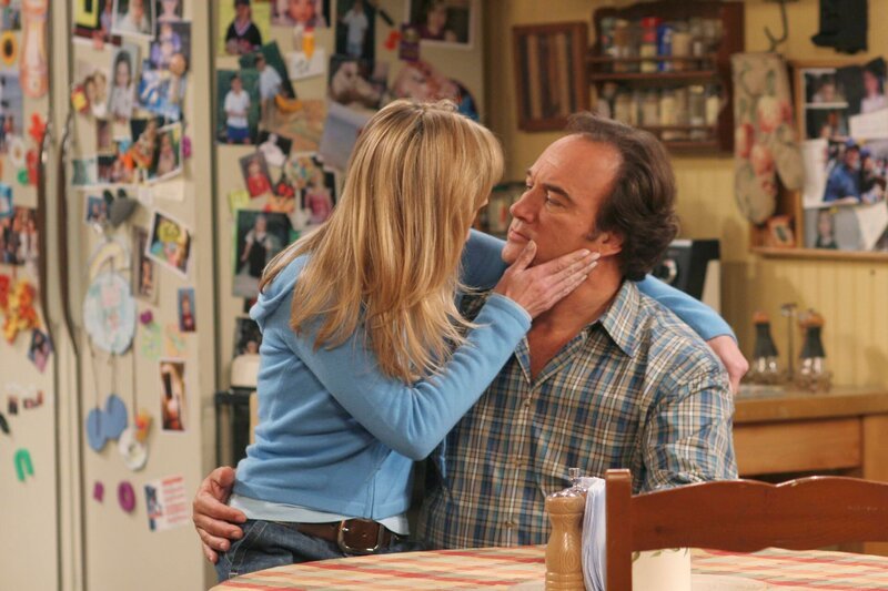 Cheryl (Courtney Thorne-Smith), Jim (James Belushi) – Bild: Disney /​ © 2013 The Walt Disney Company Germany