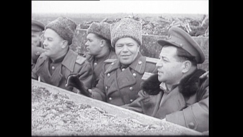 Sowjetische Generäle in Schützengraben während des Kampfes um Wien. – Bild: ORF/​Pammer Film/​Sovin