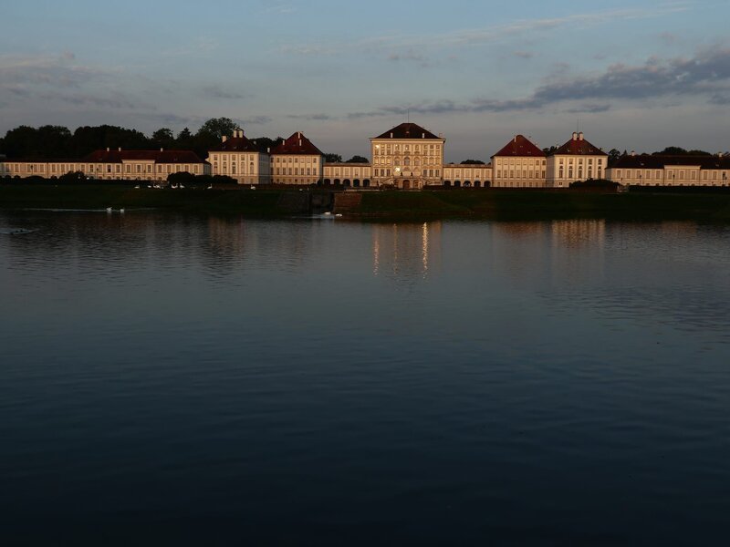 Morgenstimmung bei Schloss Nymphenburg. – Bild: Dr. Bernhard Graf / BR Morgenstimmung bei Schloss Nymphenburg. – Bild: Dr. Bernhard Graf / BR