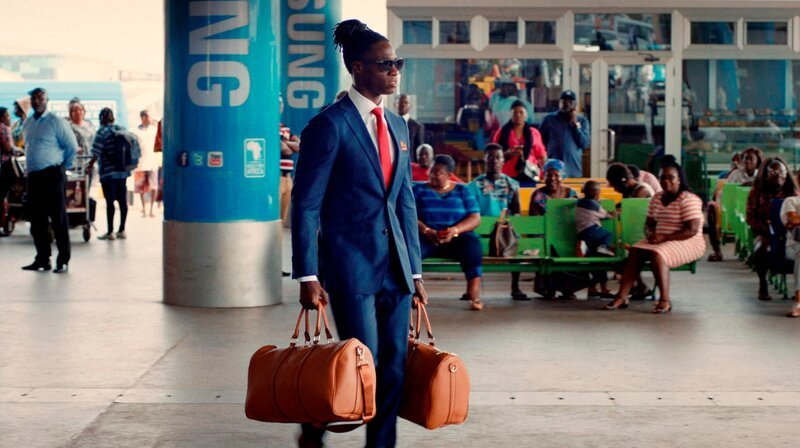 Bei der Rückkehr nach Accra will Kofi (Eugene Boateng) allen zeigen, dass er es zu etwas gebracht hat. Weiteres Bildmaterial finden Sie unter www.br-foto.de. – Bild: BR/SWR/Chromosom Film Bei der Rückkehr nach Accra will Kofi (Eugene Boateng) allen zeigen, dass er es zu etwas gebracht hat. Weiteres Bildmaterial finden Sie unter www.br-foto.de. – Bild: BR/SWR/Chromosom Film