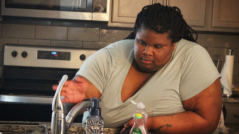 shakyia at sink, front – Bild: TLC (DEUT)