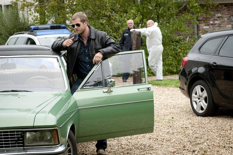 (3. Staffel) – Nach wie vor hält Mick (Henning Baum) nichts von den neuen Ermittlungsmethoden. Er vertraut nur seinen eigenen Regeln … – Bild: SAT.1 /​ Martin Rottenkolber