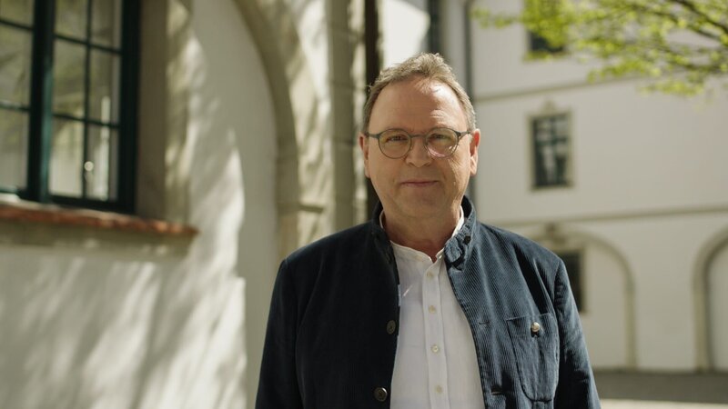 Moderator Georg Ried. – Bild: Bastian Ried /​ BR, Inmotion AG /​ BR/​Inmotion AG/​Bastian Ried