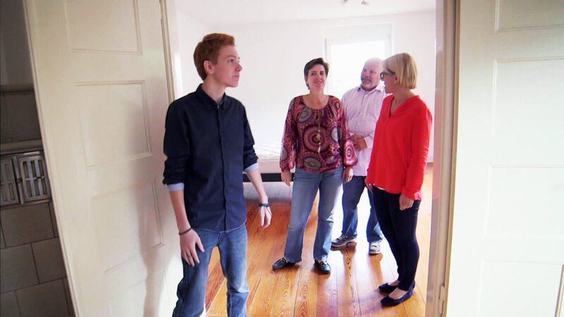 Ein neuer Job bringt eine US-amerikanische Familie, die begeistert Rad fährt, nach Deutschland, Kaiserslautern. Hier suchen sie nach einem Haus für sich und ihre neun Fahrräder. Auch ihre drastisch unterschiedlichen Prioritäten müssen unter ein Dach passen. Der Immobilienmakler steht vor einer großen Herausforderung. – Bild: HGTV