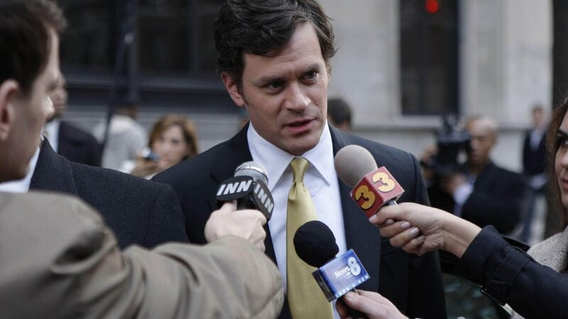 Gouverneur Donald Shalvoy (Tom Everett Scott) gerät unter Druck, als eine Spur im Mordfall Whitley zu seiner Frau führt. – Bild: TVNOW /​ NBC