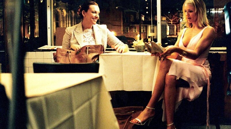 Die Schwestern Maggie (Cameron Diaz, r.) und Rose (Toni Collette) haben außer ihrer Schuhgröße nichts gemeinsam: Maggie ist ein richtiges Partygirl, Rose dagegen eine erfolgreiche Anwältin. Dennoch haben die beiden ein enges Verhältnis zueinander. – Bild: RTL / Twentieth Century Fox Die Schwestern Maggie (Cameron Diaz, r.) und Rose (Toni Collette) haben außer ihrer Schuhgröße nichts gemeinsam: Maggie ist ein richtiges Partygirl, Rose dagegen eine erfolgreiche Anwältin. Dennoch haben die beiden ein enges Verhältnis zueinander. – Bild: RTL / Twentieth Century Fox