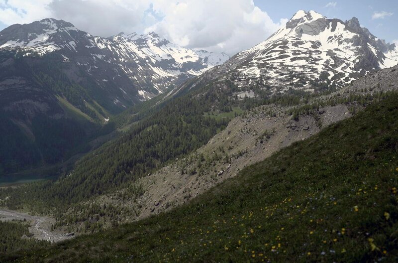 Am Vorabend des Ersten Weltkriegs entdeckt Charles Ferdinand Ramuz die raue Sprache der Schweizer Bauern: In seinem Roman „Derborence“ stellt er sie in den Mittelpunkt. – Bild: Elephant Doc
