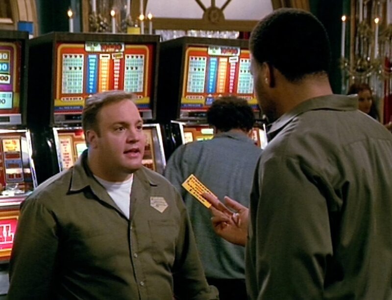 Doug Heffernan (Kevin James, li.) und sein Freund Deacon (Victor Williams, re.) sind heimlich nach Atlantic City gefahren und haben alles Geld verloren. – Bild: RTL II