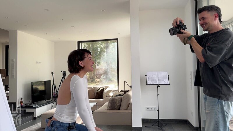 Julia holt beim Shooting ihren Bösewicht raus, während Marie & Tammo ihre Bude auf den Kopf stellen. – Bild: RTLZWEI