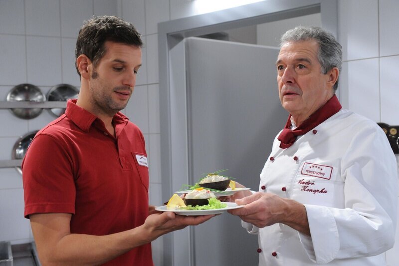 Nils (Florian Stadler, l.) und André (Joachim Lätsch, r.) – Bild: ARD /​ Ann Paur