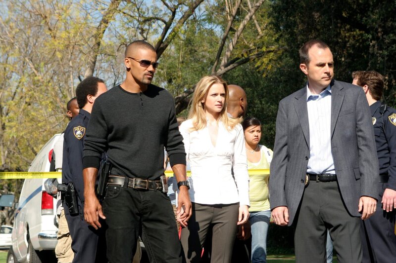 Ein neuer Serienmordfall bereitet Derek, ‚JJ‘ und Det. Jim Griffith Kopfzerbrechen … – Bild: Michael Desmond