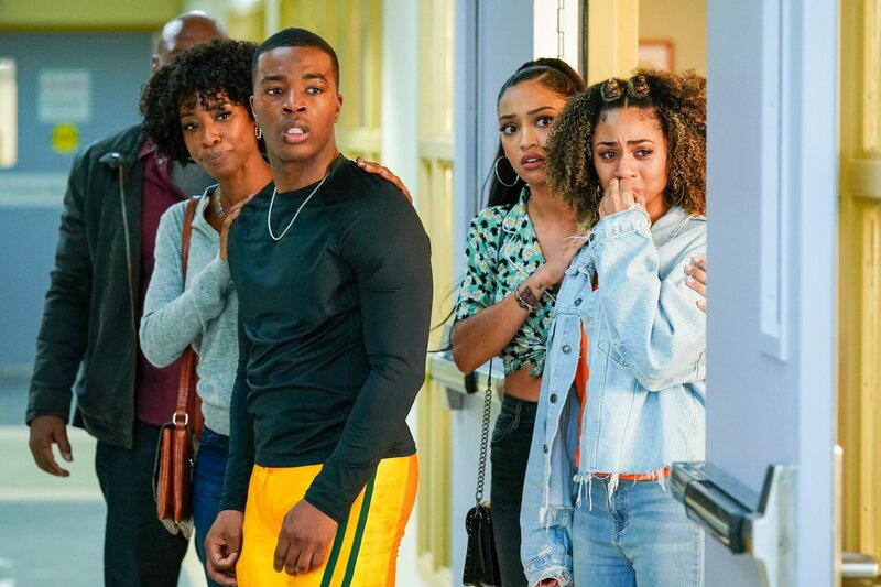 (v.li.): Karimah Westbrook (Grace James), Daniel Ezra (Spencer James), Samantha Logan (Olivia Baker), Chelsea Tavares (Patience). – Bild: ORF/​PRO7/​Warner/​The CW/​Troy Harvey
