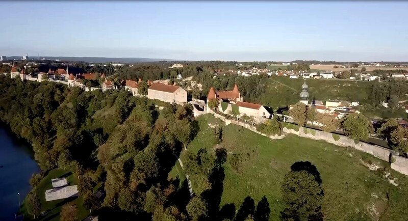 Die längste Burganlage der Welt in Burghausen. – Bild: BR/​south & browse GmbH