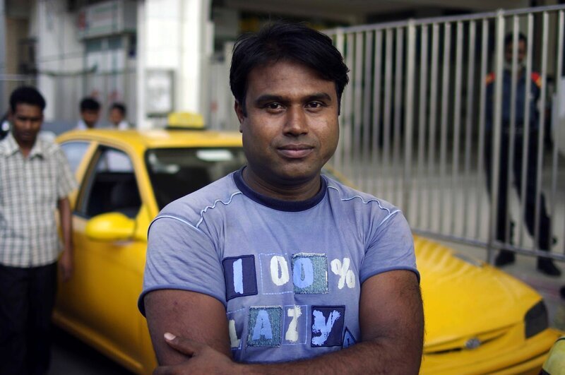 Amanullah ist Taxifahrer, seine größten Feinde sind der Stau und die Rikschafahrer. Er glaubt, dass sie den Verkehr ausbremsen. – Bild: CH Media