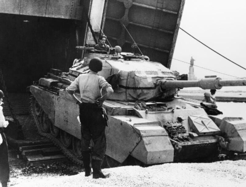 Ein britischer Centurion-Panzer. – Bild: RTL /​ U.S. Navy